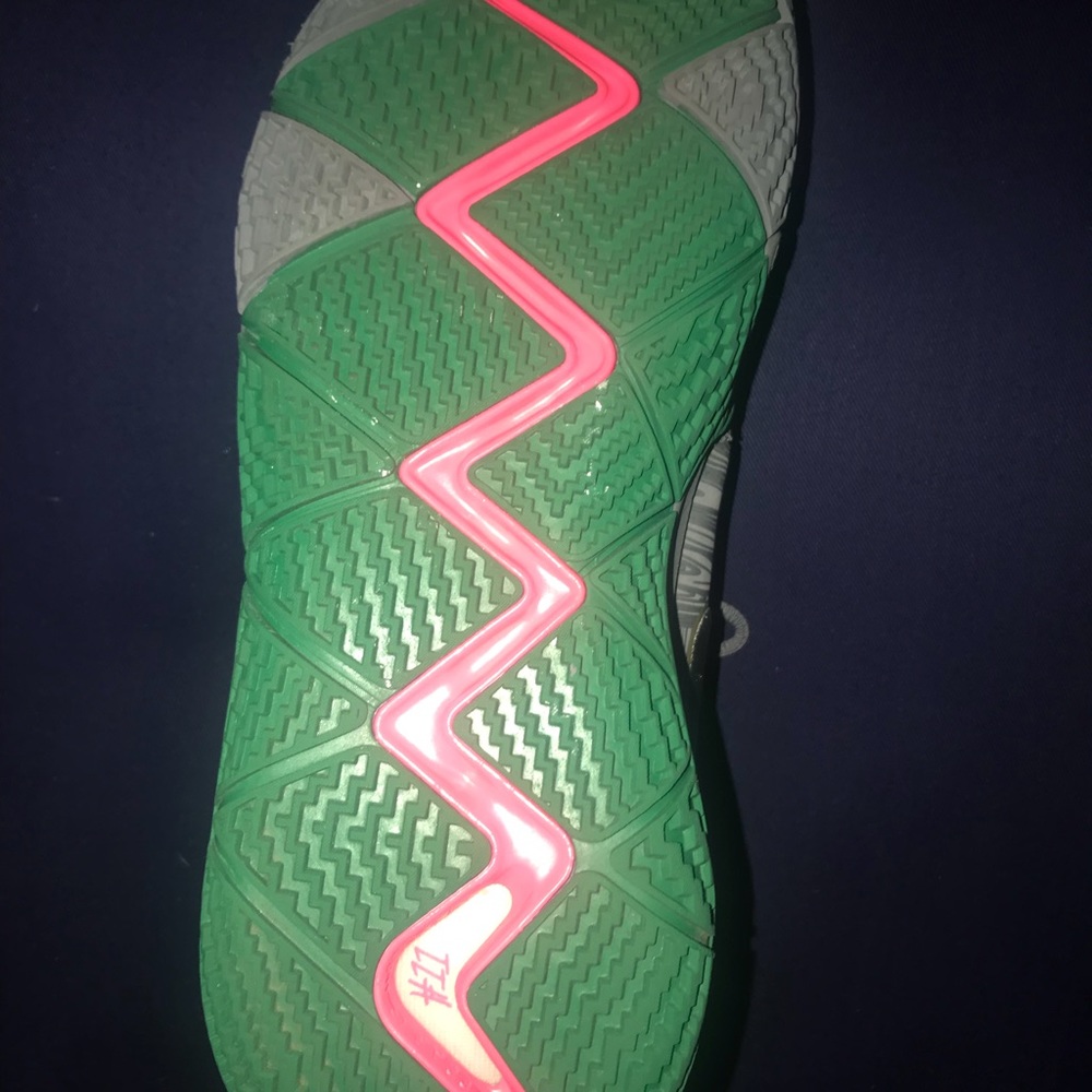 Basketball shoes kyrie 4’s